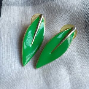 Vintage 80’s Green Enamel Ling Leaf Earrings